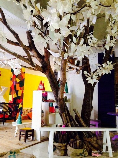 Mình thấy cách trang trí đẹp, không gian yên tĩnh, thoáng !