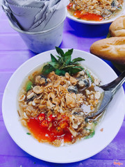 Vịt lộn xào me