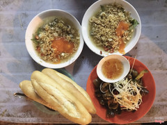 Ốc hút + cút lộn xào me