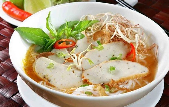 Bánh Canh Chả Cá Quy Nhơn Sáu Đót - Bình Trị Đông