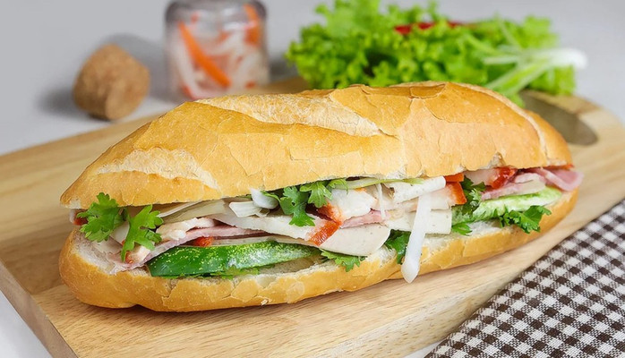 Bánh Mì Thịt Xiên - Cường Trà