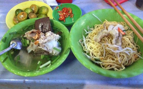 Hủ Tiếu Gõ - Nguyễn Bặc