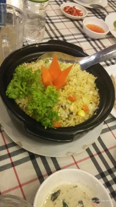 Cơm chiên, thêm nước tương sẽ ngon bá cháy