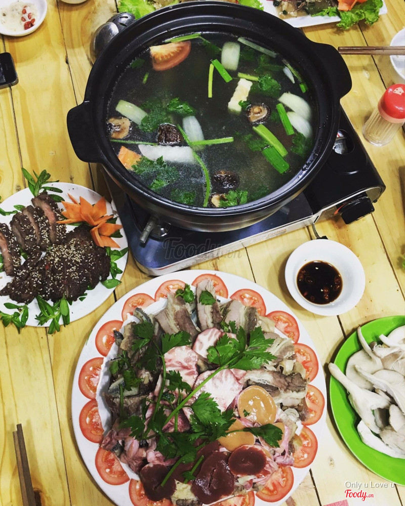 Nước dùng trong veo và thơm lừng