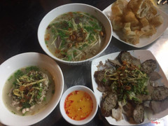 còn thiếu dĩa lòng nhỏ (kèm theo cháo 20k)