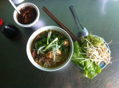 Bún Bò Tái +Chả Cua đặc trưng xứ Huế