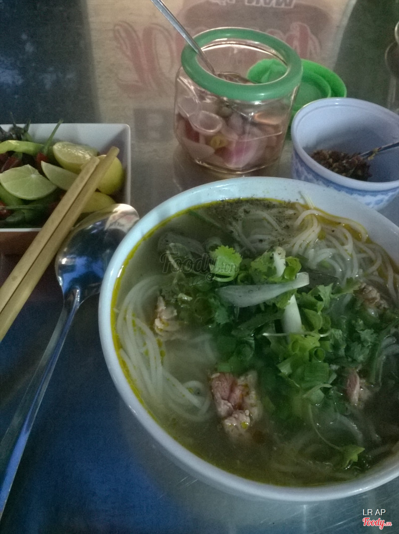 Bún bò tái