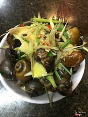 ốc hấp nước dừa với vị bé của ốc được hấp với nước dừa rất thơm ngon