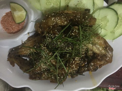 cánh gà chiên mắm đậm đà và béo béo vị mè