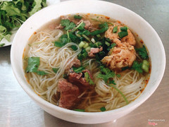 Bún bò chả cua