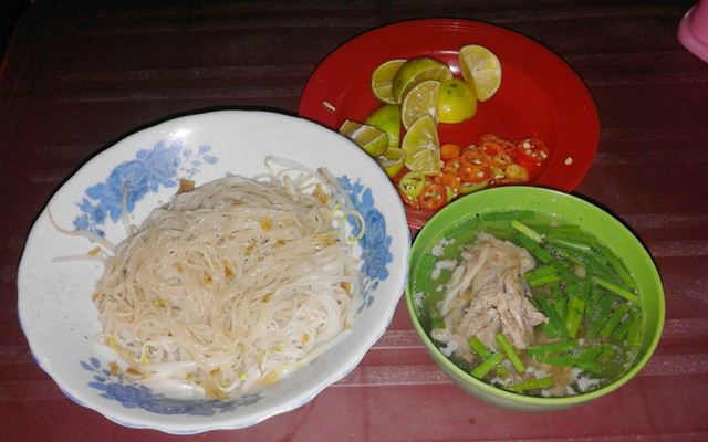 Hủ Tiếu Hoành Thánh, Bánh Canh & Bún Riêu