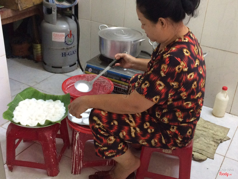 cô đang đổ bánh bèo