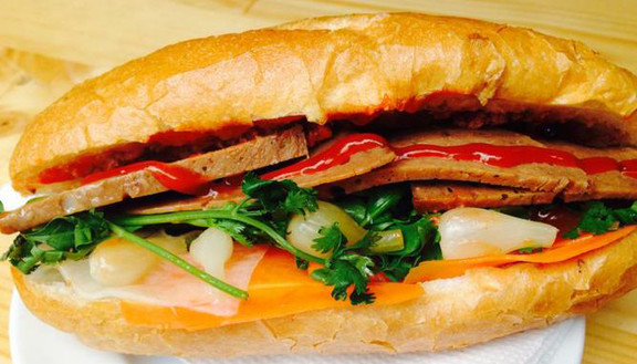 Bánh Mì - Chả Cá & Heo Quay