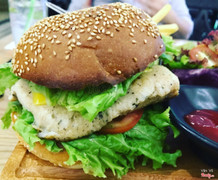 Burger gà miếng gà to ú ụ ăn no lắm luôn