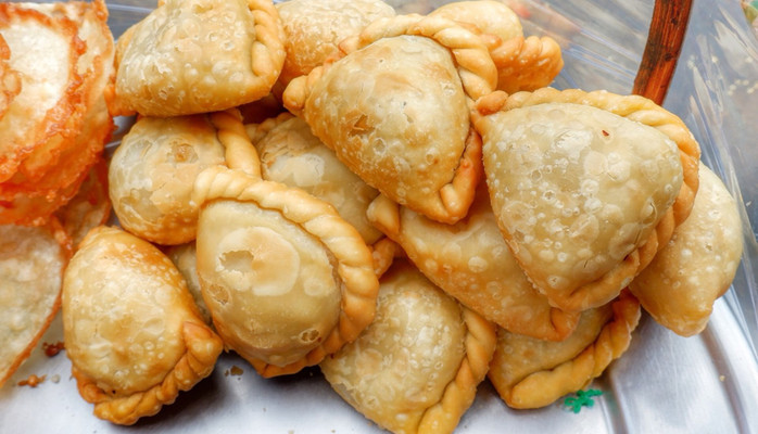 Bánh Quai Vạc & Bánh Tai Yến