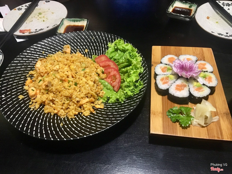 Cơm rang cá hồi, sushi cá hồi bơ