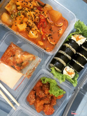 Gà sốt cay, gimbap thường, cheese tok