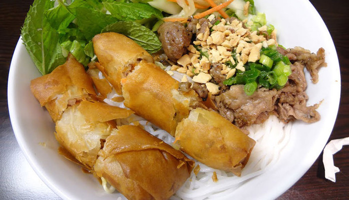 Bún Chả Giò Ban Mê - Trần Hưng Đạo