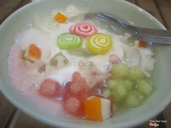 Tàu hủ trắng + dâu + trà xanh + hạt lựu củ năng 16k