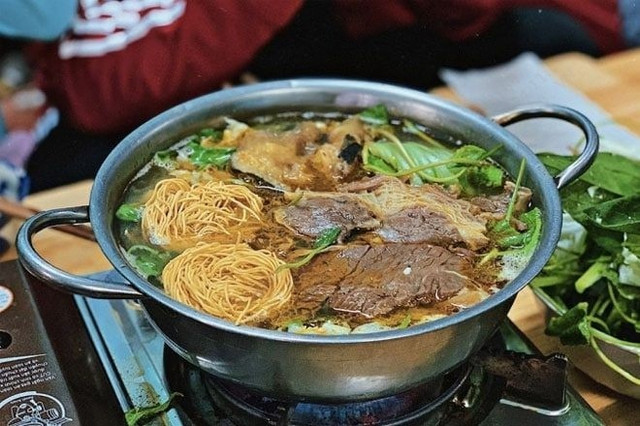 Lẩu Bò - Gà Út Phước