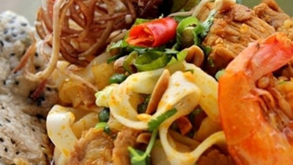 Cà Ri Gà & Mì Quảng - Bánh Bao Ngự Uyển 