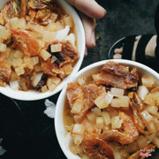 Bánh đúc tàu ở đây là ngon best luôn, có 10k mà ăn no cái bụng,  cô nán từ sáng 6h30 nha đến 10h30, chiều thì 2h đến khi hết hàng,  mà thường thường thì 4r 5h cô đã hết rùi.  Nói chung là mình bị nghiệm bánh đúc tàu ở đây luôn ý ))