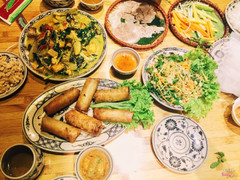 Quay lại đây lần 2 rùi. Theo đánh giá của mình thì đồ ăn oki giá cả hợp lý. Ăn no nên mỗi ng hết khoảng 150k ✌️✌️✌️