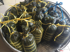 Chả bò Hạnh đặc sản Đà Nẵng . Rất thuận lợi cho các khách du lịch tại Đà Nẵng . Chỉ với giá 270k/1kg . Freeship nội thành cho các khách mua chả ! Nhấc tay lh sdt : 0905250258 gặp chị Hạnh nhé các khách ! 