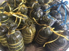 Chả bò Hạnh đặc sản Đà Nẵng . Rất thuận lợi cho các khách du lịch tại Đà Nẵng . Chỉ với giá 270k/1kg . Freeship nội thành cho các khách mua chả ! Nhấc tay lh sdt : 0905250258 gặp chị Hạnh nhé các khách ! 