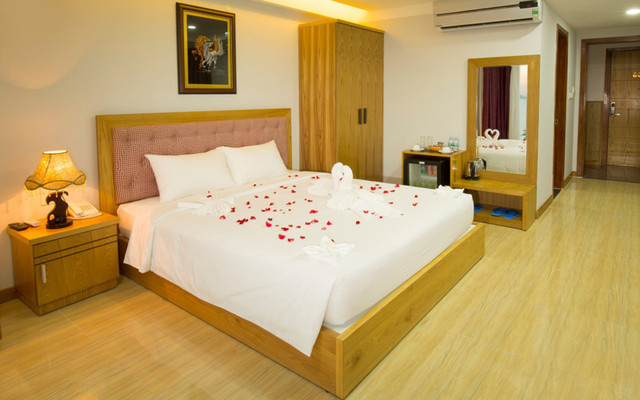 Happy Light Hotel