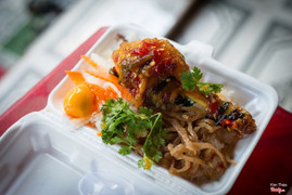 Gối đùi gà to như này chỉ 20k thôi, xôi mềm dẻo thơm nứt mũi :)