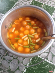 Nước sốt béo thơm thật nhiều trứng cút.