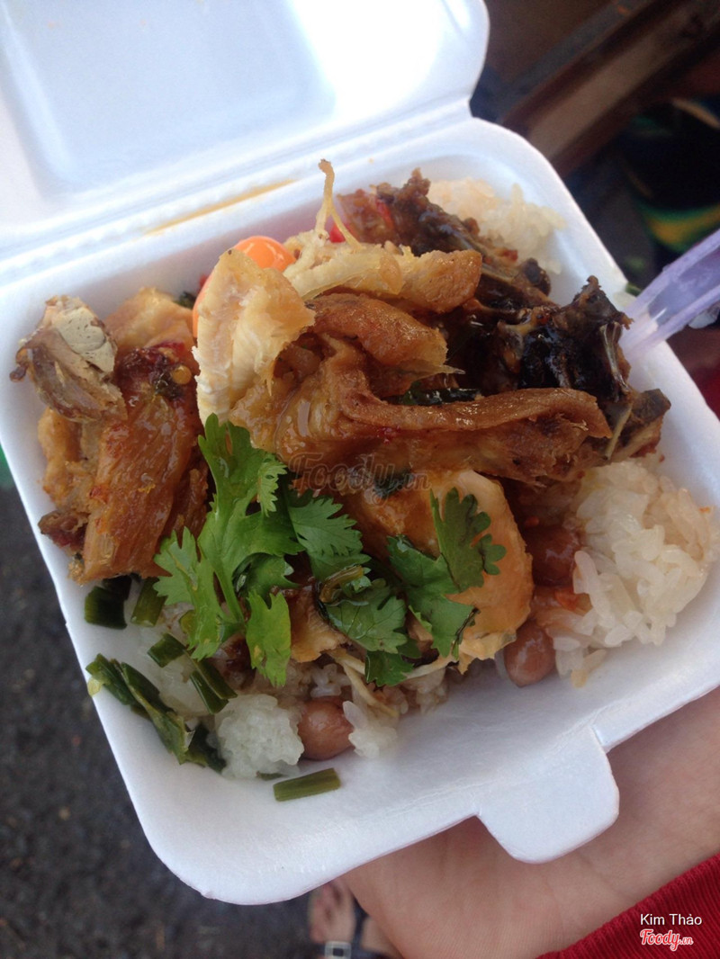 Xôi vừa rẻ vừa ngon, hộp đầy như hình chỉ có 10k nha bàn con. Xin thêm nước sốt gà thì miễn chê 