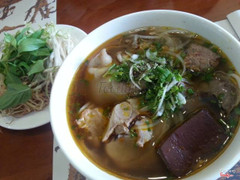 bún bò giò heo