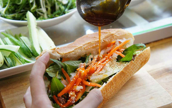 Cười Lên Cái Coi - Bánh Mì Heo Rừng Nướng - Hoa Sứ