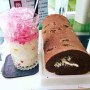 Bông lan socola cuộn nho + kem