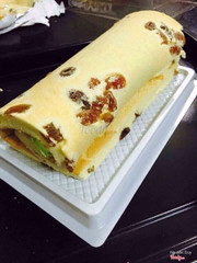 Bông lan cuộn nho + kem