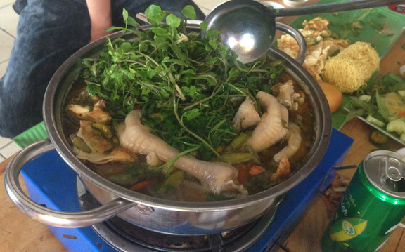Lẩu Gà Lá Quế