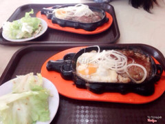 Bò bít tết trứng