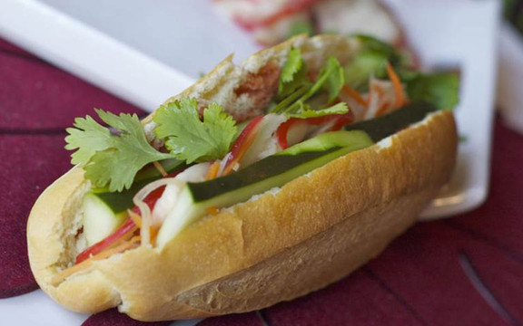 Cô Hoa - Bánh Mì Chay