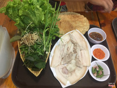 bánh tráng cuốn thịt heo