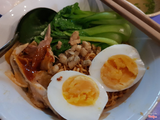 Mì trứng lòng đào