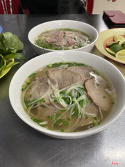 Phở nạm và phở tái