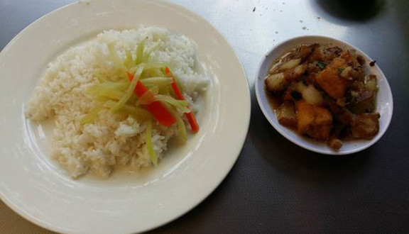 Cơm Bình Dân Chị Bé