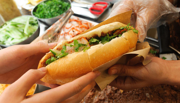 Bánh Mì Pate & Xôi Mặn - Cách Mạng Tháng 8