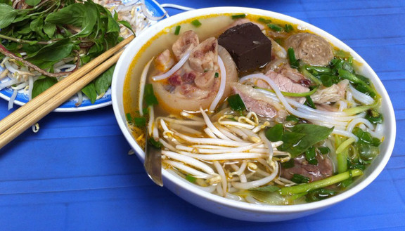 Điểm Tâm Hoa - Bún Bò Huế, Bún Riêu & Mì Quảng