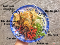 Gỏi bánh tráng trứng chiên