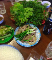 Thịt luộc cuốn bánh tráng