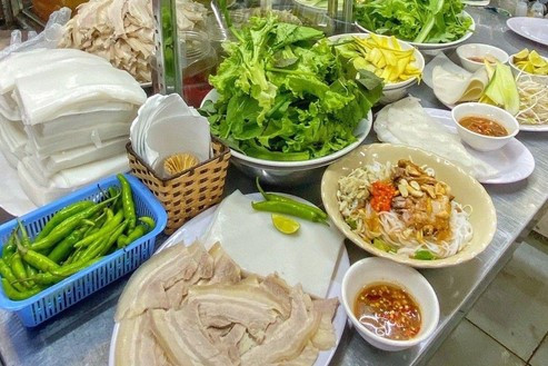 Bi Mỹ Chợ Cồn - Bánh Tráng Thịt Heo, Bún Mắm & Nước Ép - Chương Dương