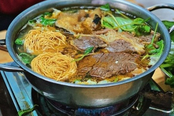 Lẩu Bò Nhà Gỗ - Lê Trọng Tấn